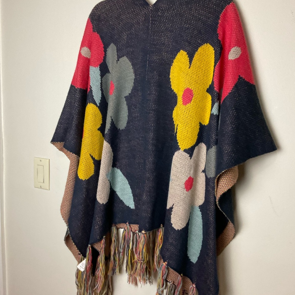 Do Everything In Love Poncho - image 4